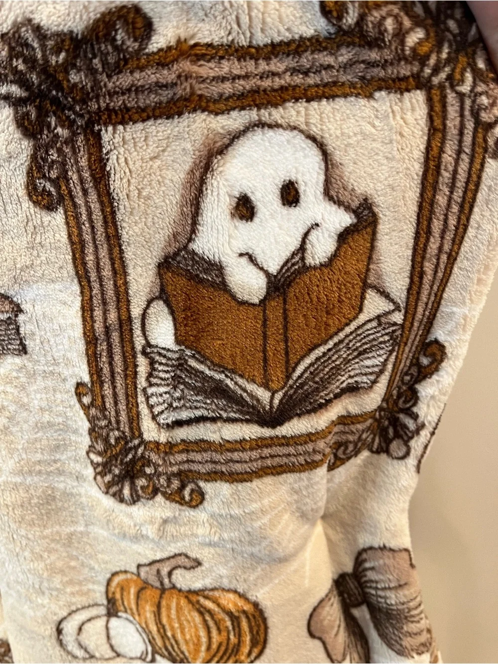 Halloween Pumpkin Reading Book Ghost Plush Throw Blanket - Beige